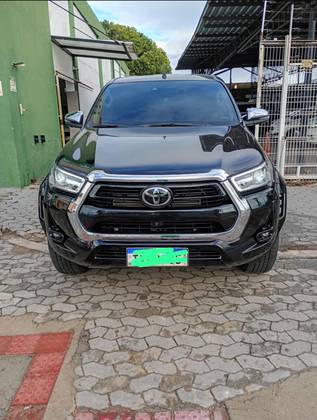 TOYOTA HILUX 2.8 D-4D TURBO DIESEL CD SRX PLUS 4X4 AUTOMÁTICO TOYOTA HILUX 2.8 D-4D TURBO DIESEL CD SRX PLUS 4X4 AUTOMÁTICO